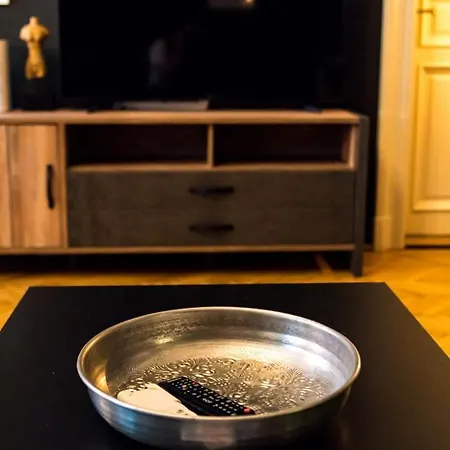 R38 - Artists Luxury Apartment