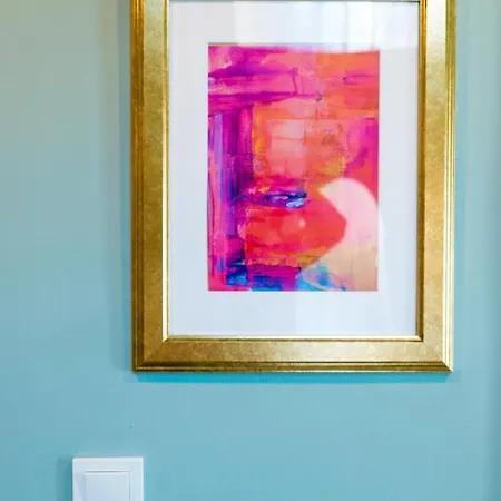 R38 - Artists Luxury