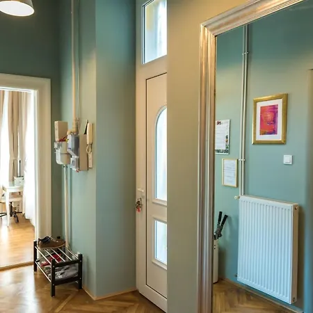 R38 - Artists Luxury Apartment