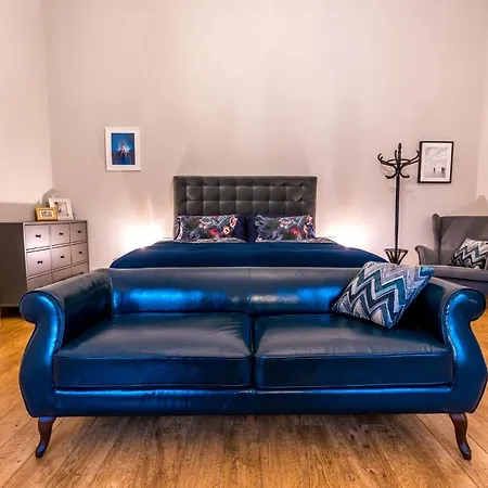 R38 - Artists Luxury Apartment