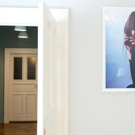 R38 - Artists Luxury 부다페스트