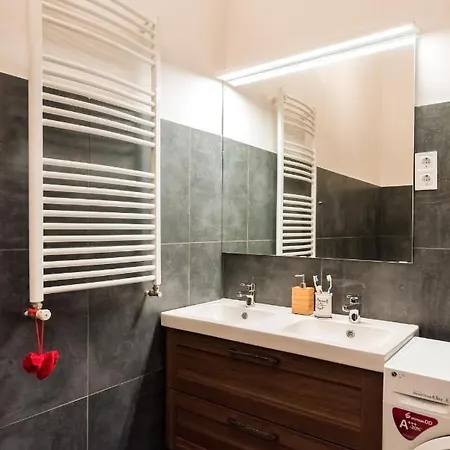 R38 - Artists Luxury 아파트 *