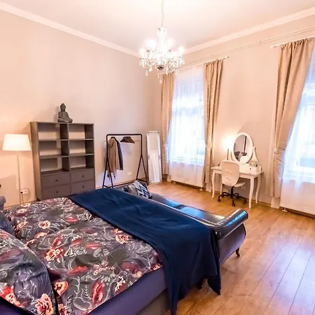 R38 - Artists Luxury *