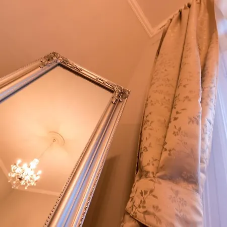 아파트 R38 - Artists Luxury *