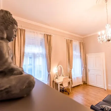 R38 - Artists Luxury *