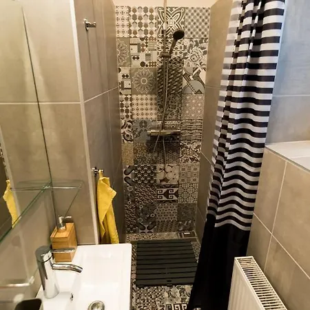 R38 - Artists Luxury 부다페스트