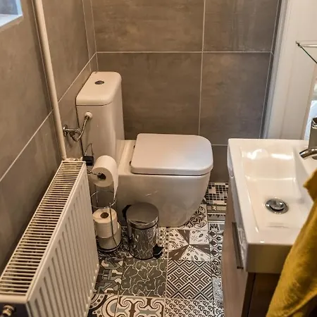 R38 - Artists Luxury