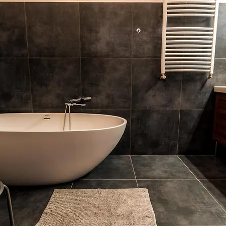 R38 - Artists Luxury Apartment