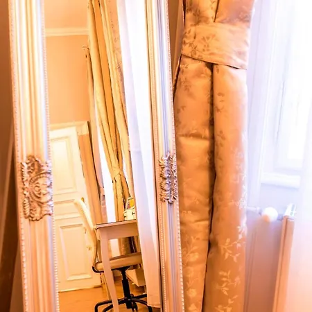 R38 - Artists Luxury Apartment *