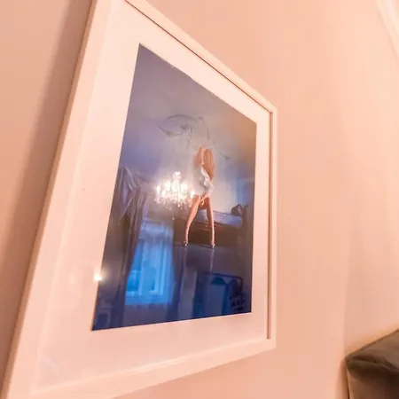 R38 - Artists Luxury 아파트