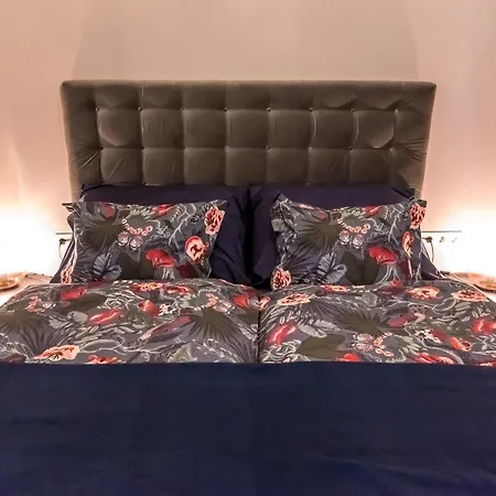 R38 - Artists Luxury Budapest
