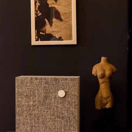 R38 - Artists Luxury