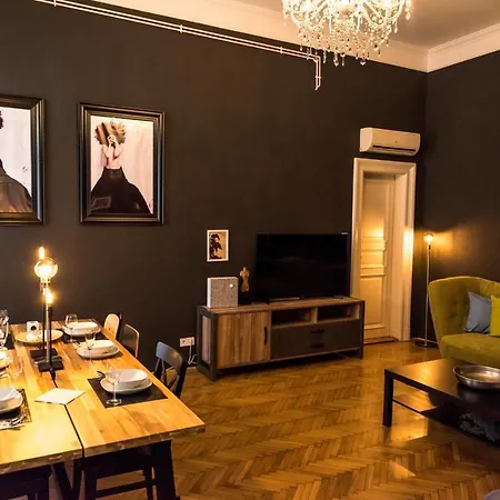 R38 - Artists Luxury