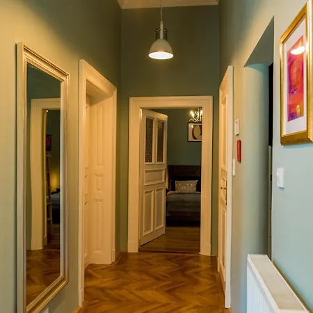 R38 - Artists Luxury Apartment