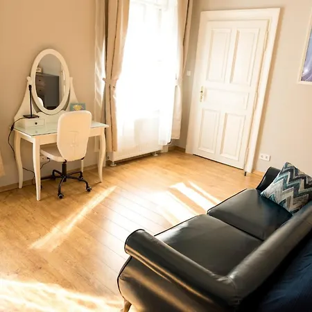 Apartment R38 - Artists Luxury