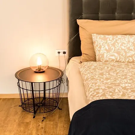 R38 - Artists Luxury 부다페스트