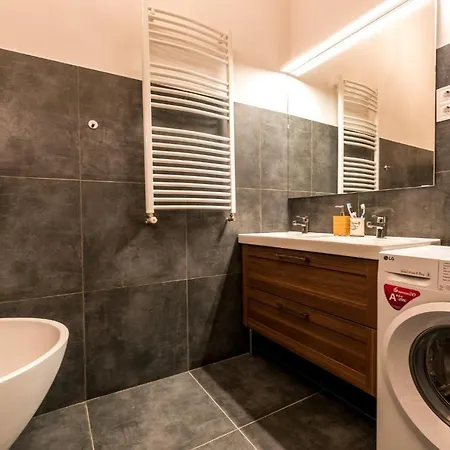 아파트 R38 - Artists Luxury *