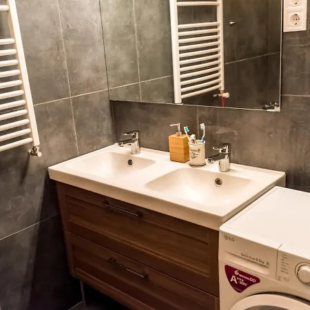 R38 - Artists Luxury