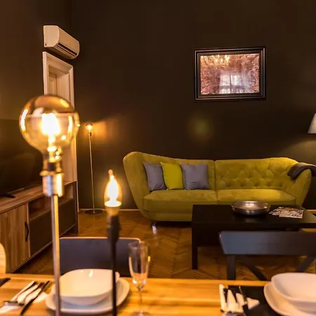 R38 - Artists Luxury 아파트