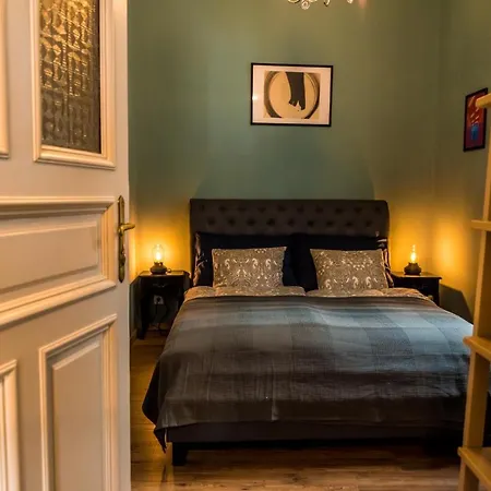 R38 - Artists Luxury *