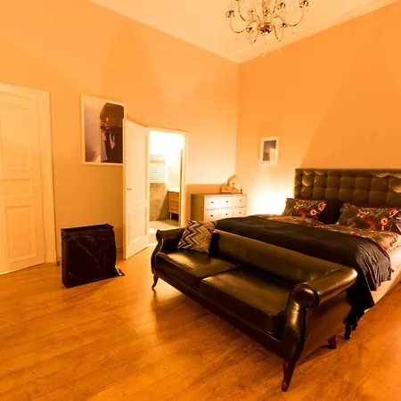 R38 - Artists Luxury 부다페스트