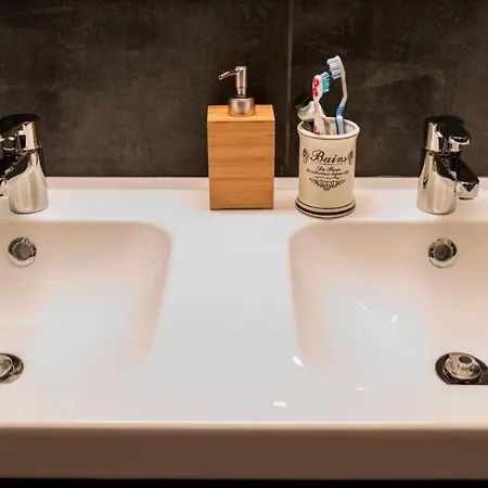 R38 - Artists Luxury *