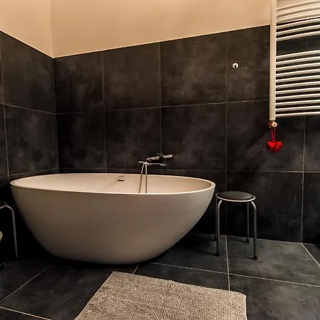 R38 - Artists Luxury Apartment