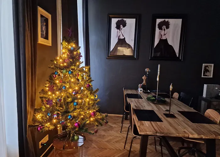 R38 - Artists Luxury Apartment *