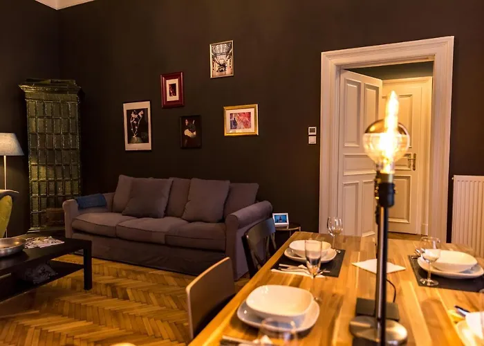 R38 - Artists Luxury Budapest