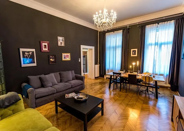 R38 - Artists Luxury Apartment *