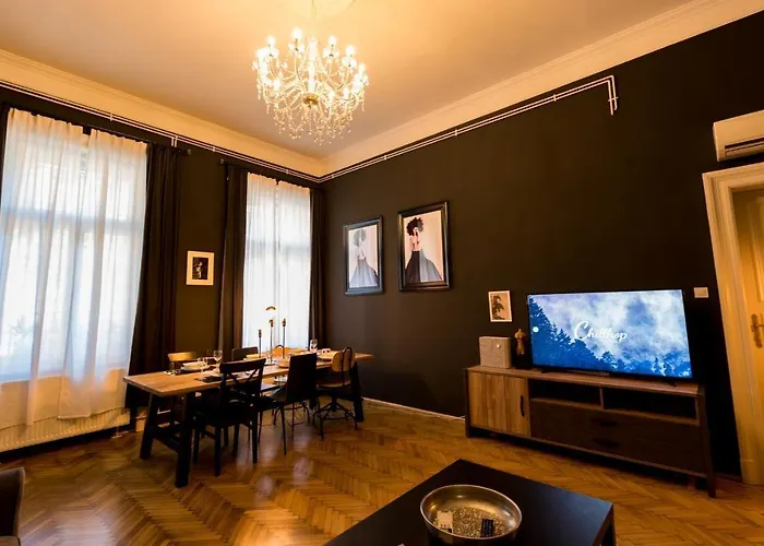 R38 - Artists Luxury * Budapest