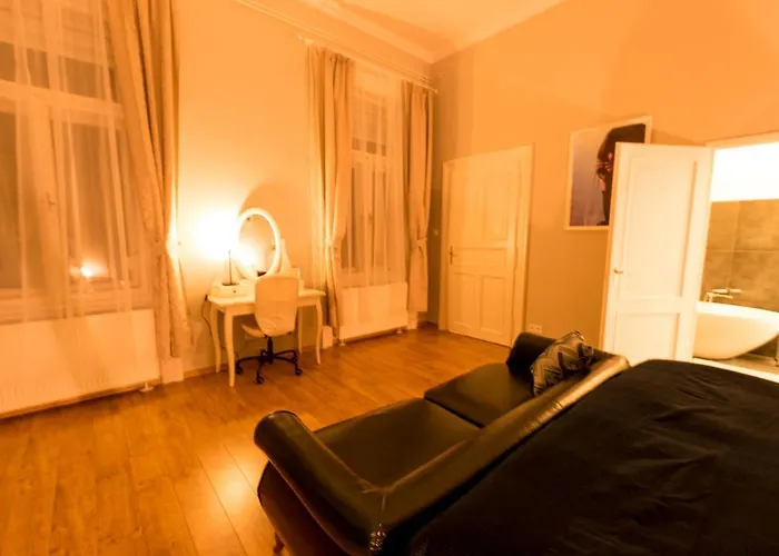 R38 - Artists Luxury Budapest