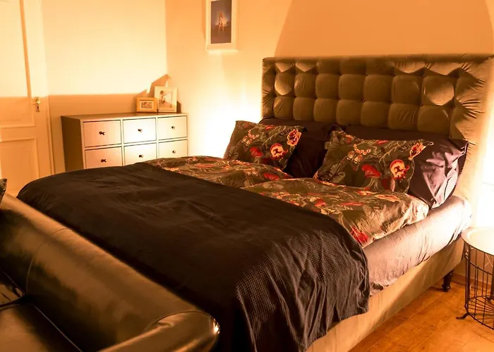 R38 - Artists Luxury Apartment *
