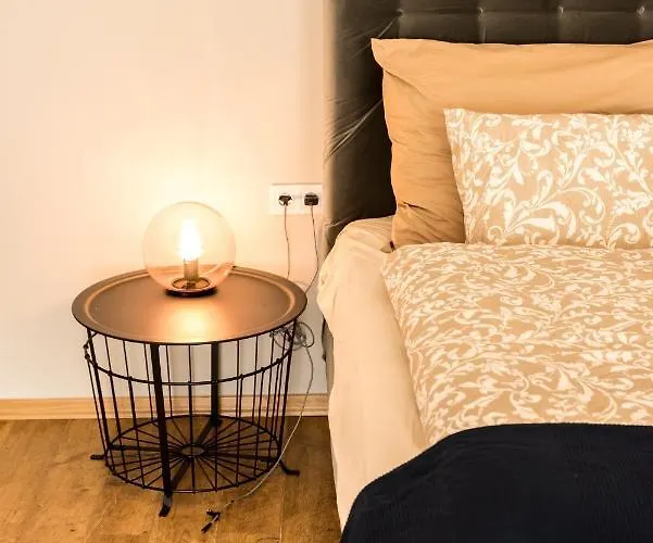 R38 - Artists Luxury Budapest