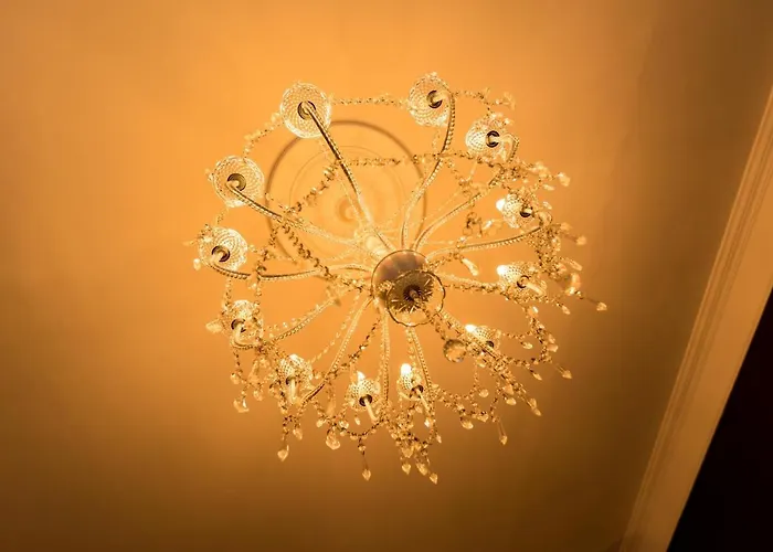 R38 - Artists Luxury * Budapest