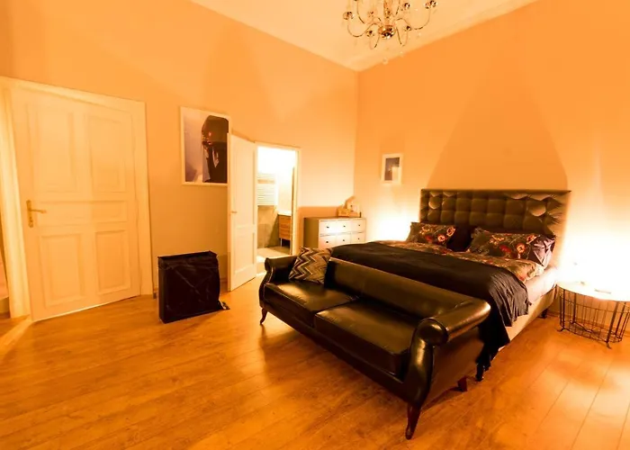 R38 - Artists Luxury Budapest