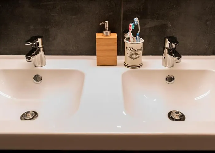 R38 - Artists Luxury *